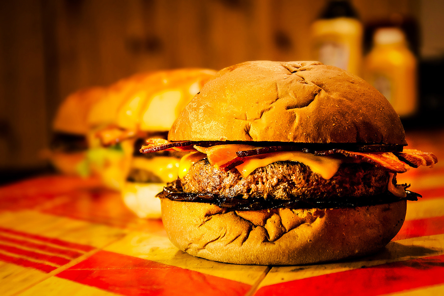 condimentos-hamburguer-mesa