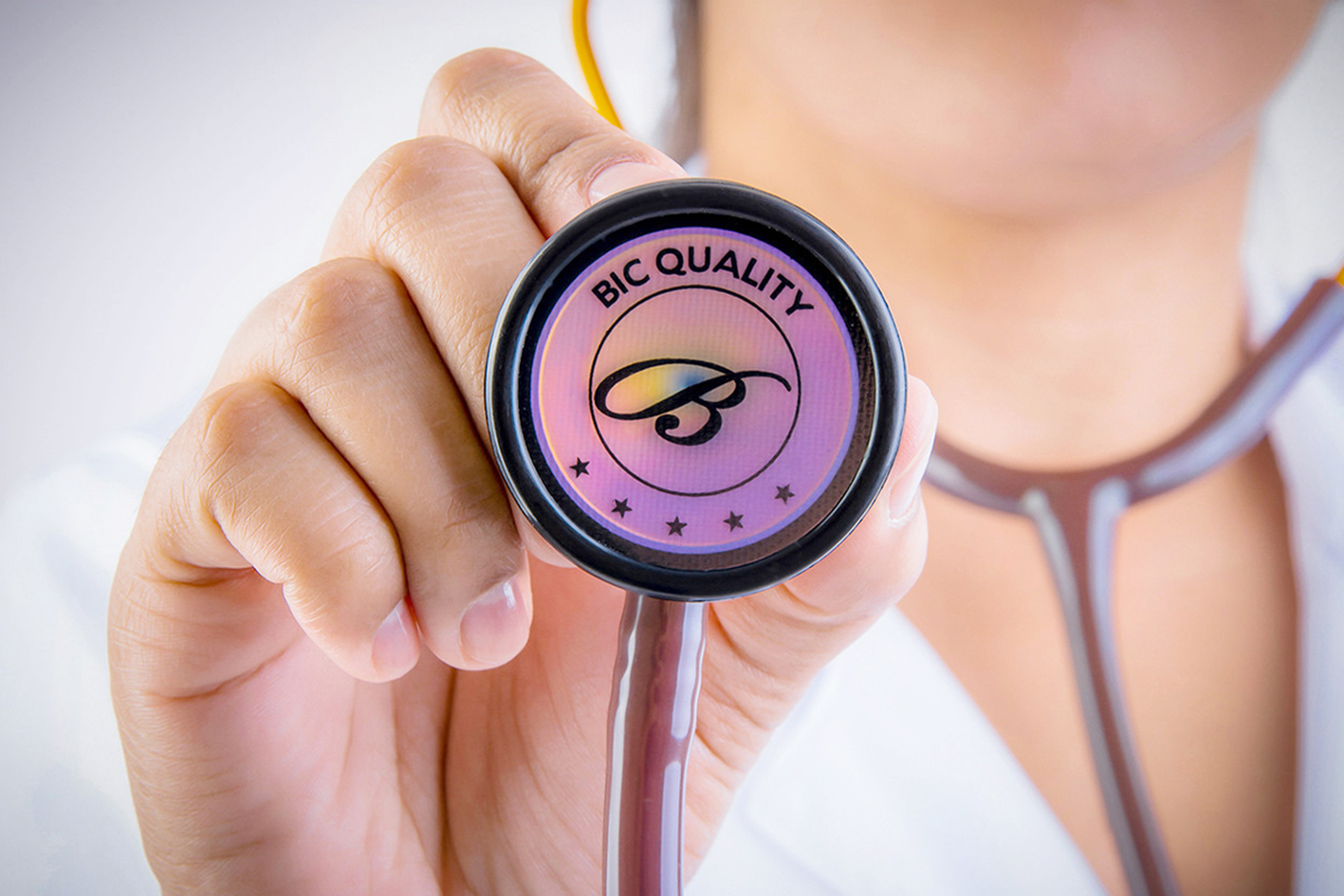 estetoscópio-doutora-mãos (2)